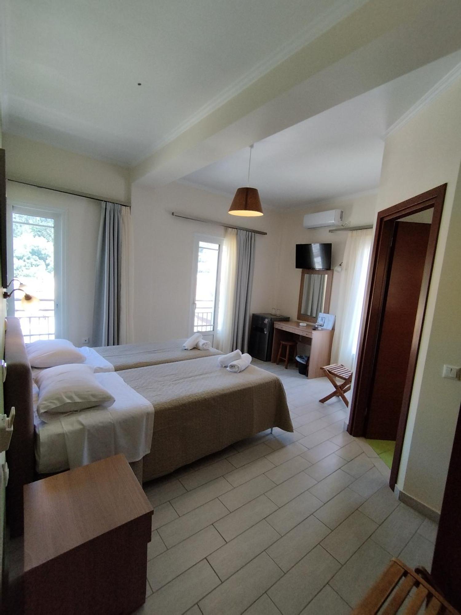 Ilios Hotel ลักกา ภายนอก รูปภาพ
